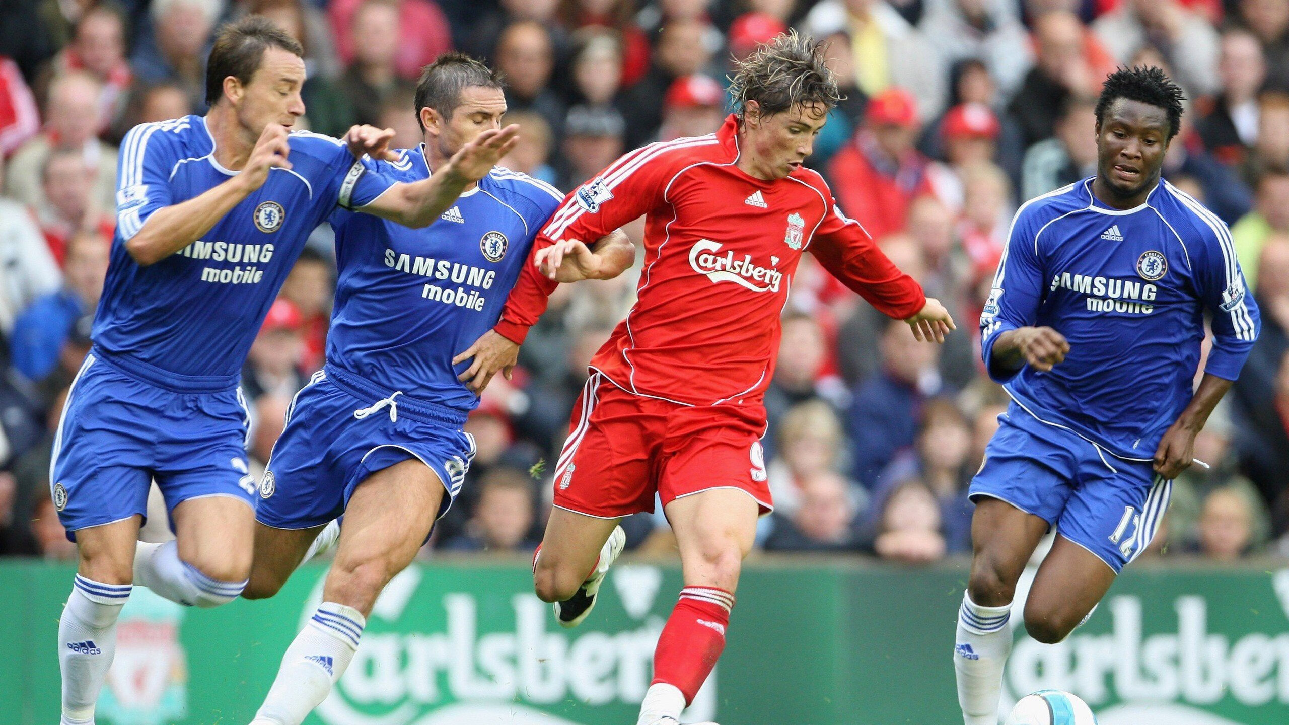 爱游戏中国官方登录入口网站-中超国足逆袭亚冠联赛 球迷信心恢复，中超与亚冠实行新规